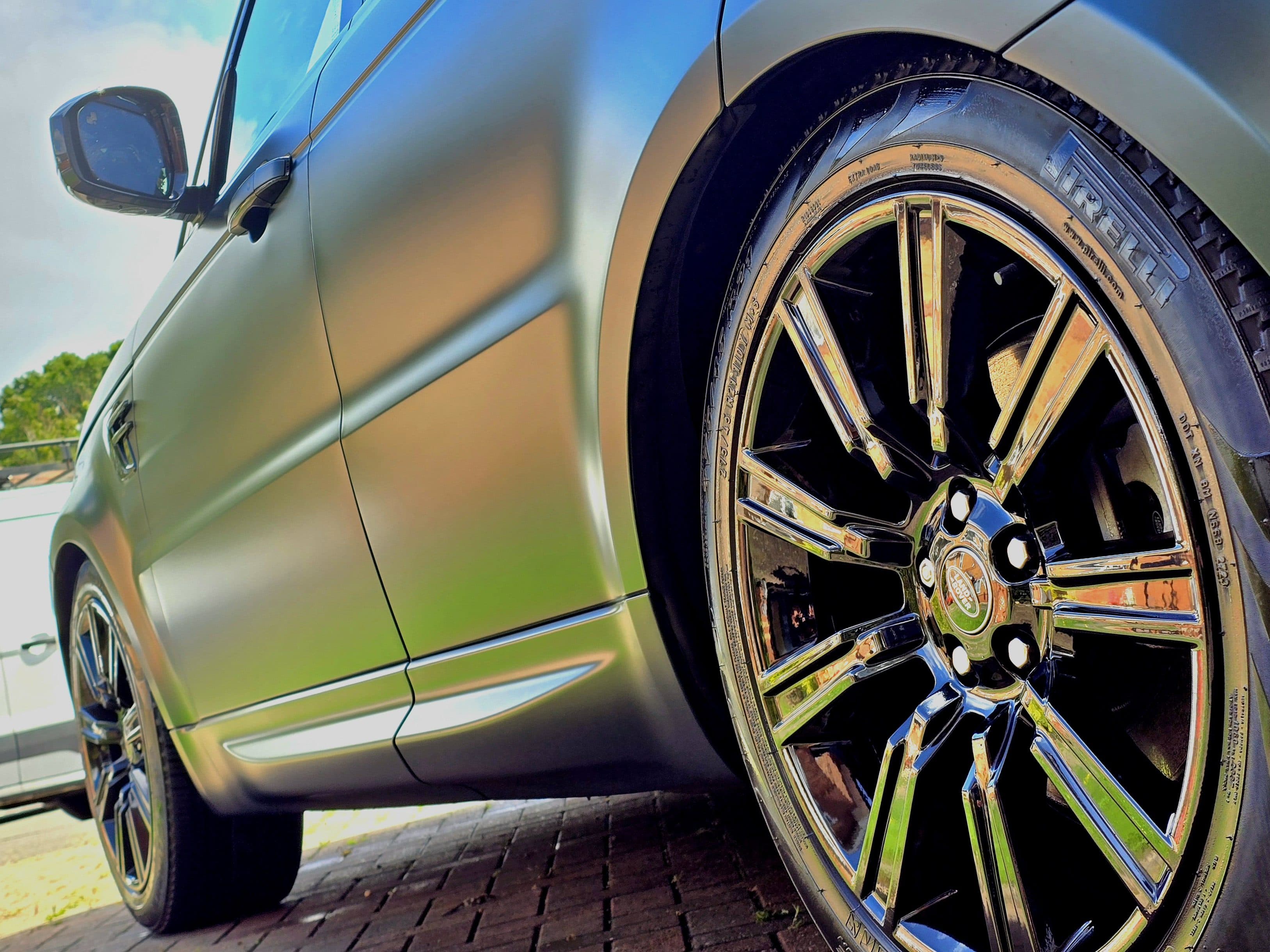 Close up of a ceramic coated Range Rover alloy wheel detailed by Blue Horizon Detailing in Warwickshire