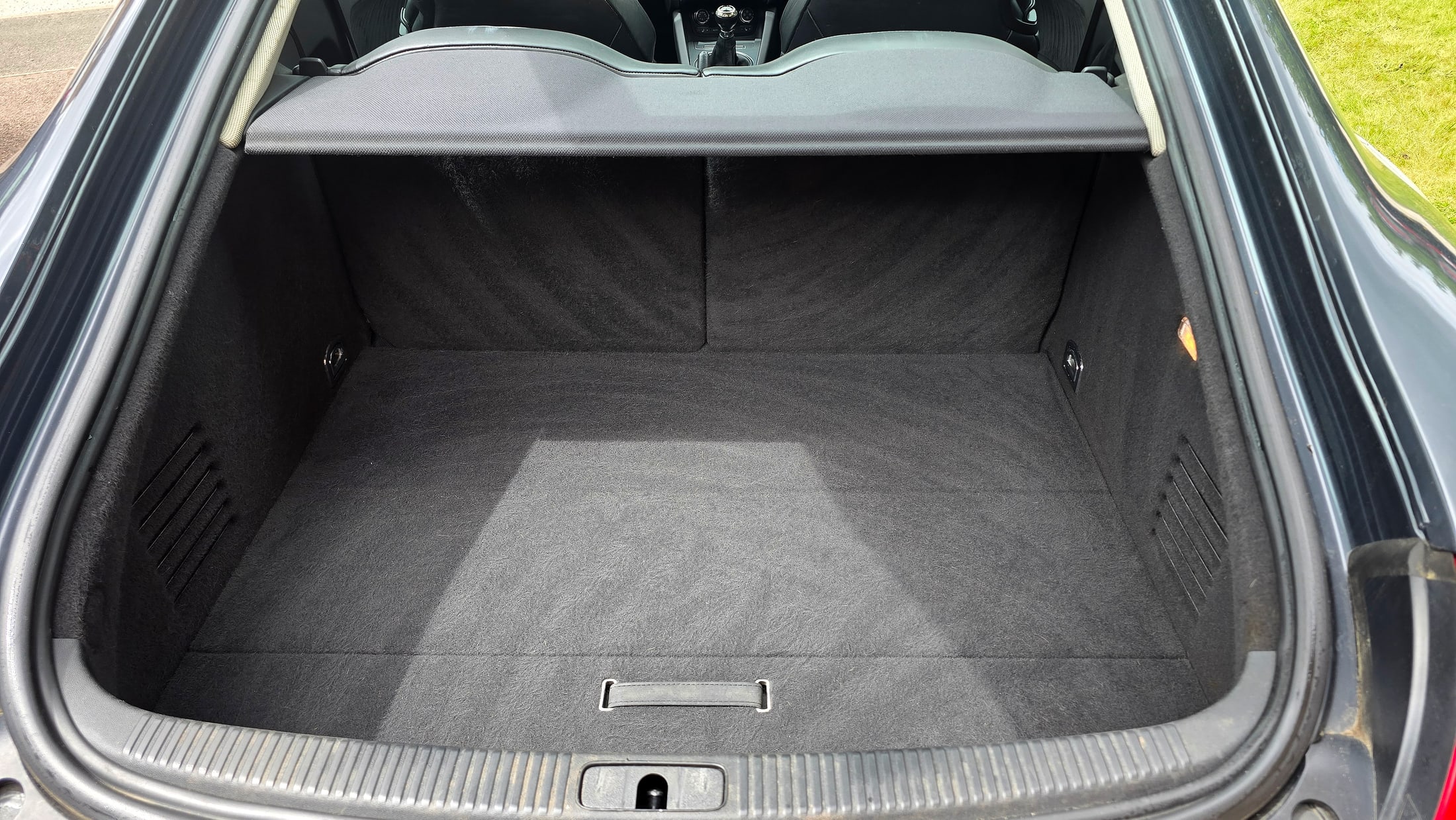 Audi TT boot carpet clean and pet-hair free after deep clean